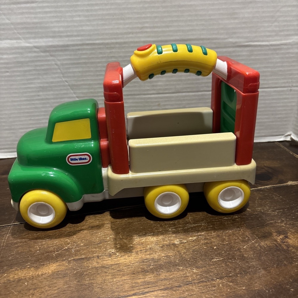 Little Tikes Hand Held Farm Truck  With Sounds and Music No Animals Works - Picture 3 of 7
